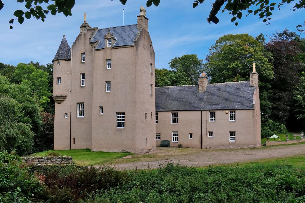 Villa East Wing Lickleyhead Castle Auchleven Esterno foto