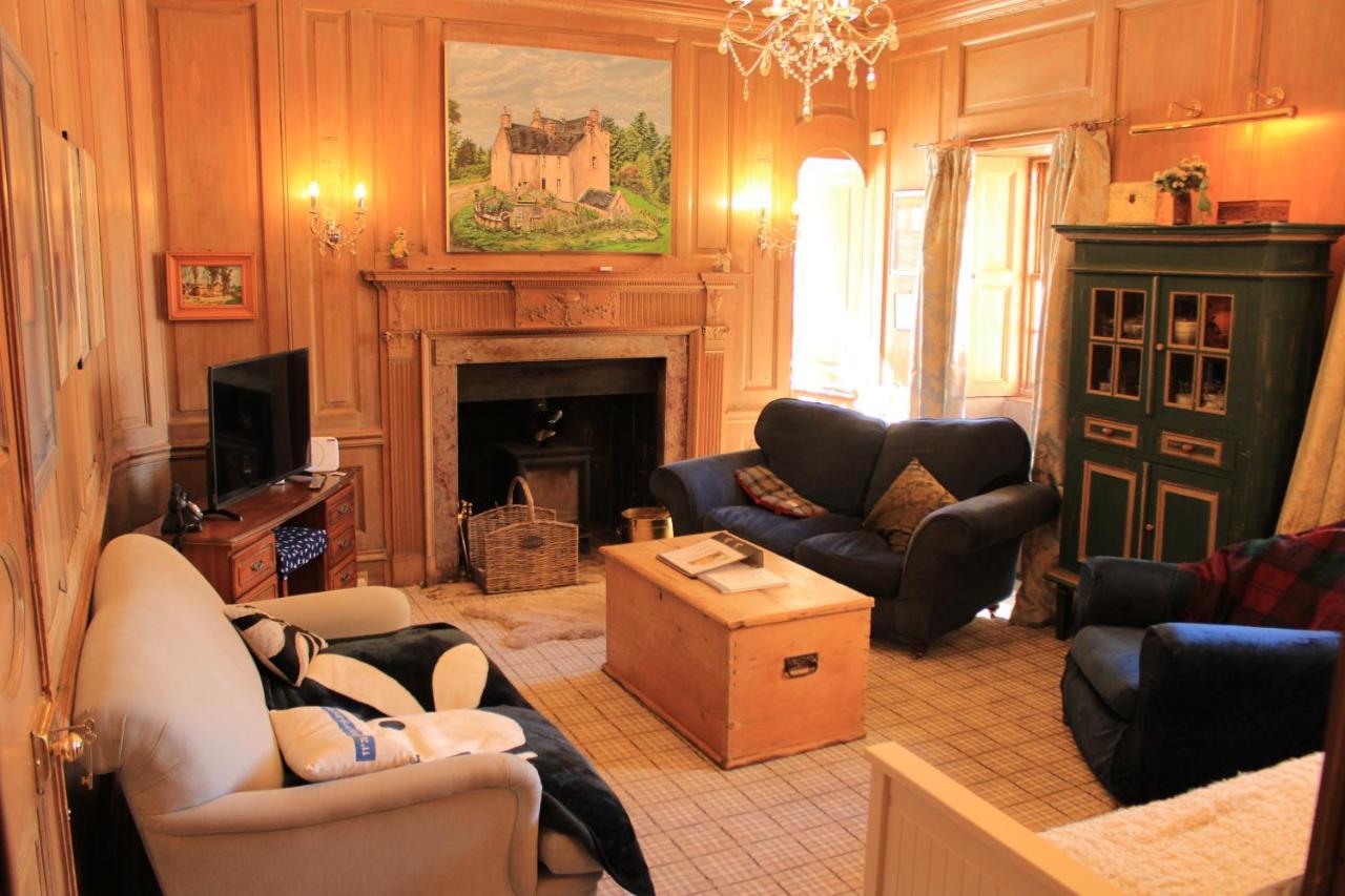 Villa East Wing Lickleyhead Castle Auchleven Esterno foto